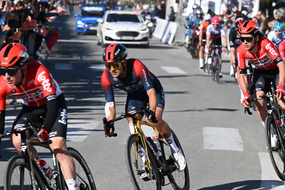 Flinke domper voor INEOS Grenadiers: Carapaz moet Tour de la Provence verlaten met corona