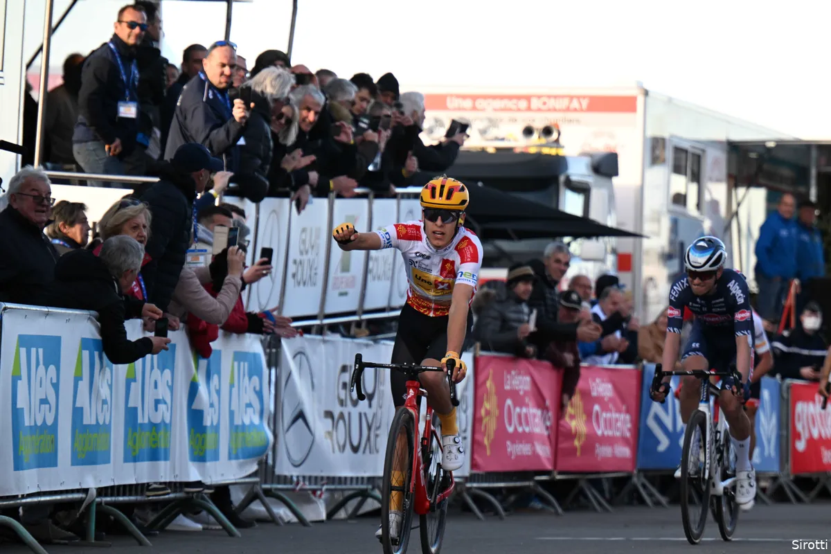 Toptalent Johannessen verslaat Alpecin-Fenix-renner Vine op flanken Mont Bouquet