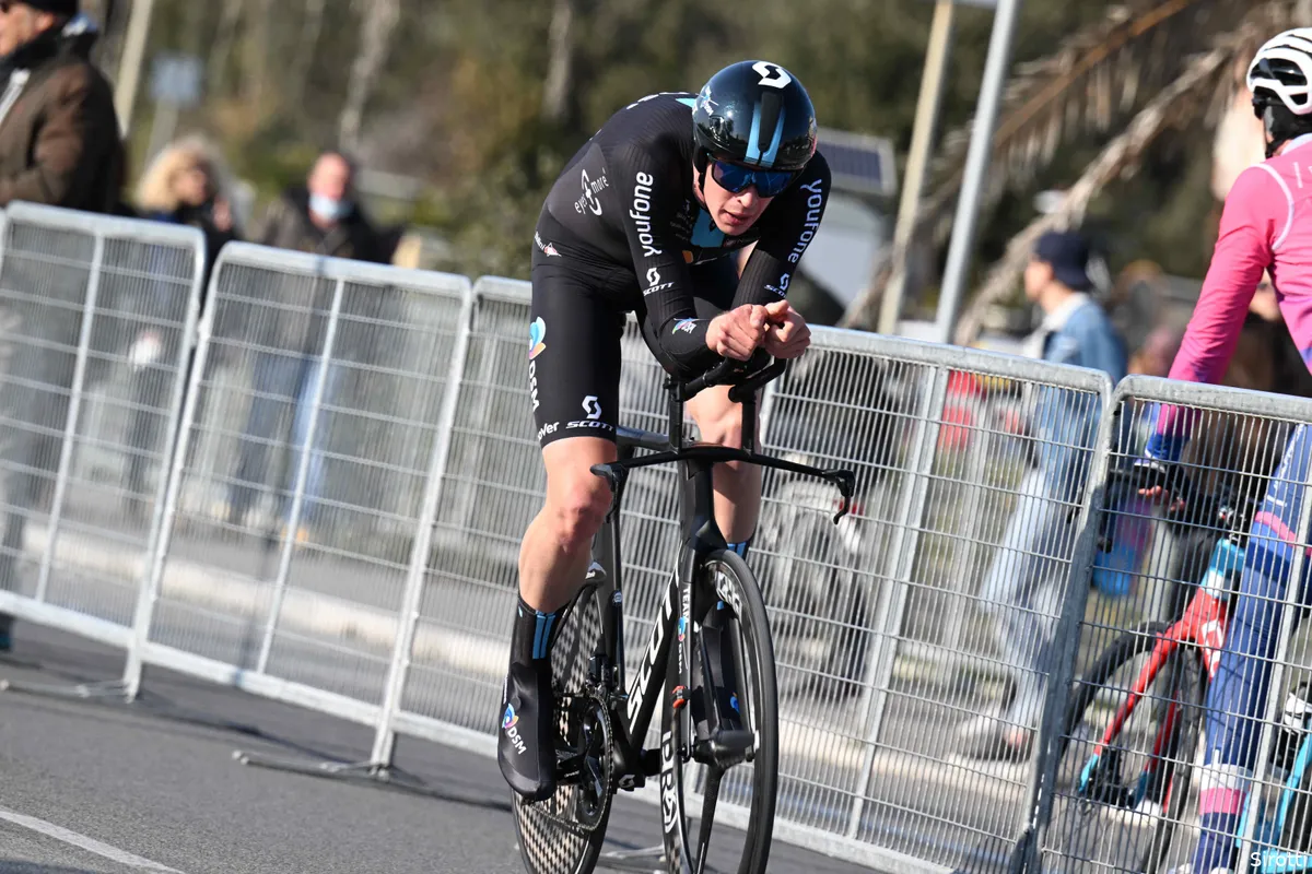 Arensman na tiende plaats in tijdrit: 'Heb altijd wat tijd nodig om op gang te komen'