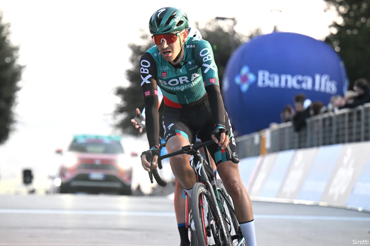 Buchmann door coronabesmetting afwezig in Ronde van Romandië, heeft inmiddels wel de training hervat