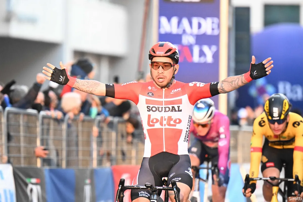 Briljant plan Pogacar en Alaphilippe slaagt niet; Ewan klopt Démare in massasprint Tirreno