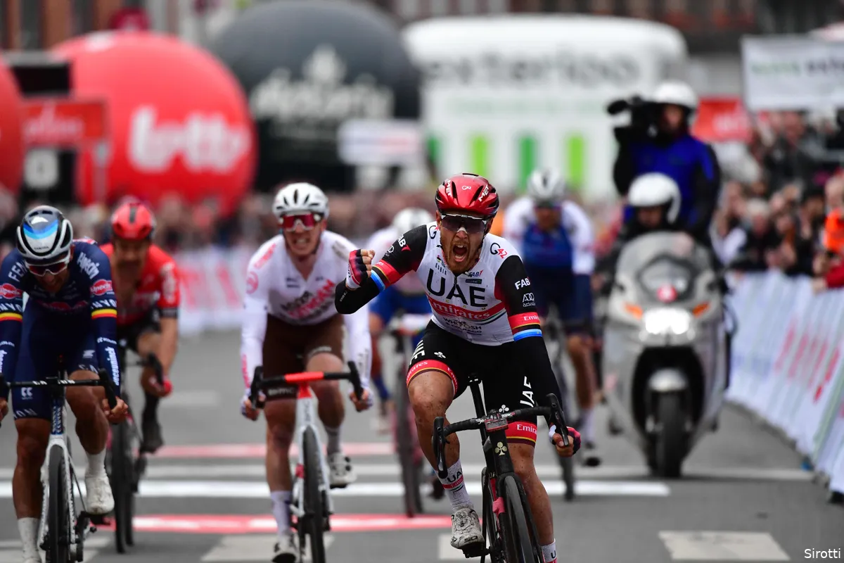 Trentin moet improviseren om Quick-Step af te troeven: 'We kwamen iets te vroeg op kop'