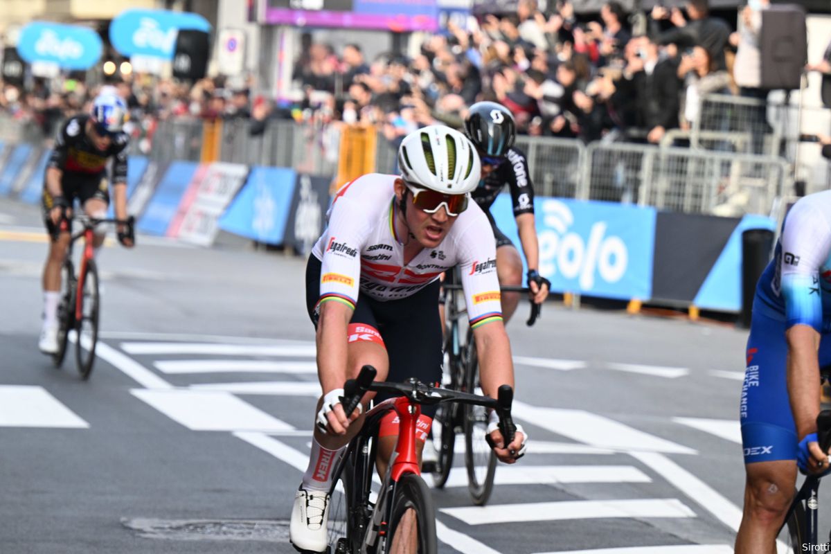 Debutant Pedersen kan lachen na zesde plek in Sanremo: 'Had graag wat beter asfalt gezien'