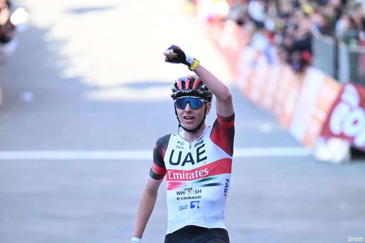 Pogacar knalt kinderlijk eenvoudig naar dubbelslag in Tirreno-Adriatico; Vingegaard tweede