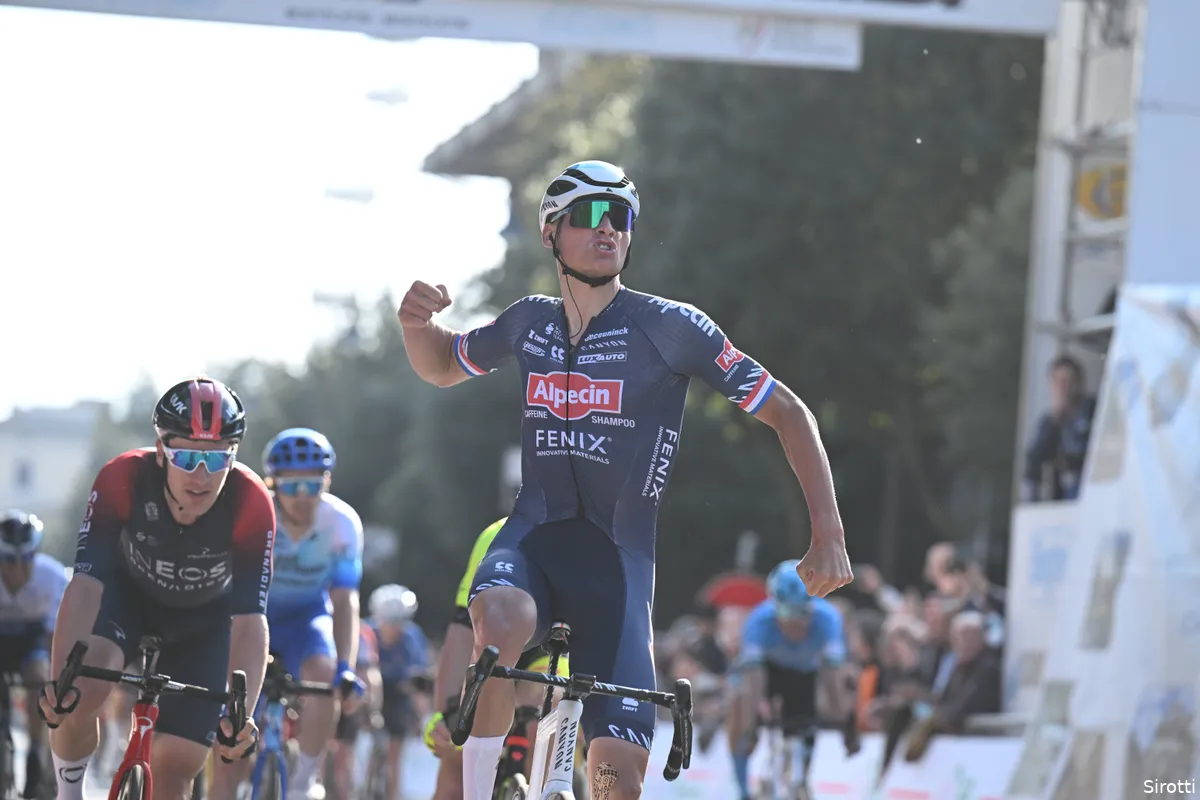 Ongelofelijk: Van der Poel trekt 70 km in de aanval, wordt bijgehaald en wint vervolgens de sprint