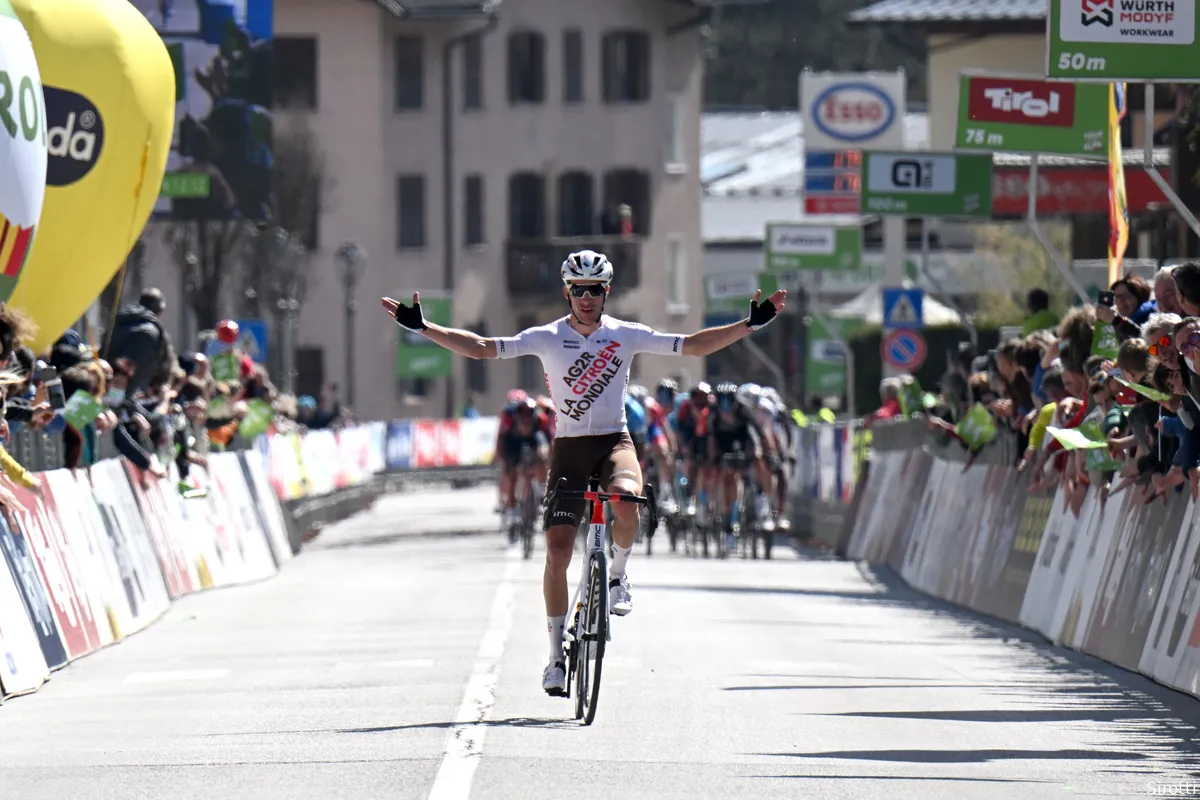 Bouchard houdt peloton net af in openingsrit Tour of the Alps en pakt eerste profzege