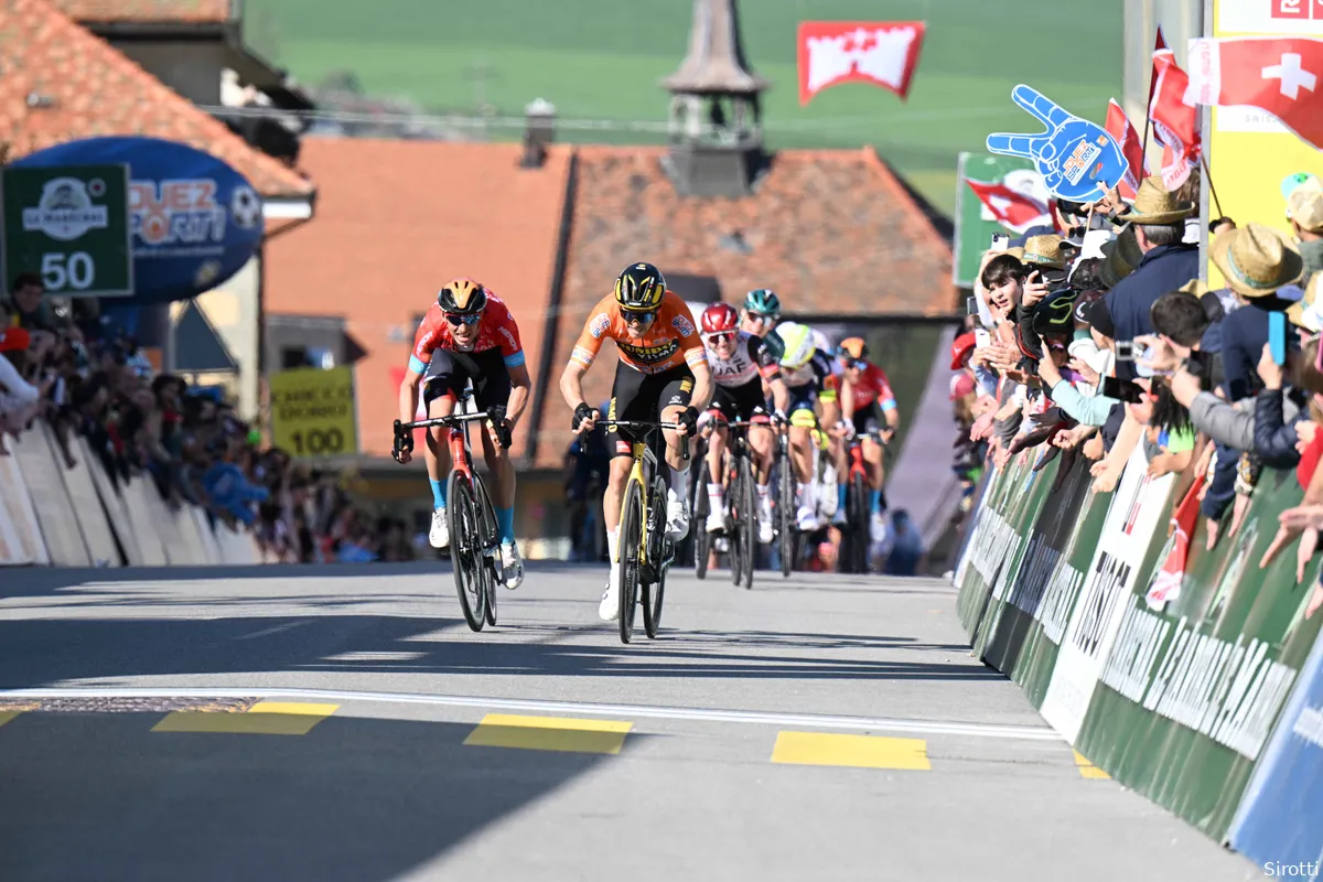 Teuns klopt Dennis in extremis in eerste etappe Ronde van Romandië