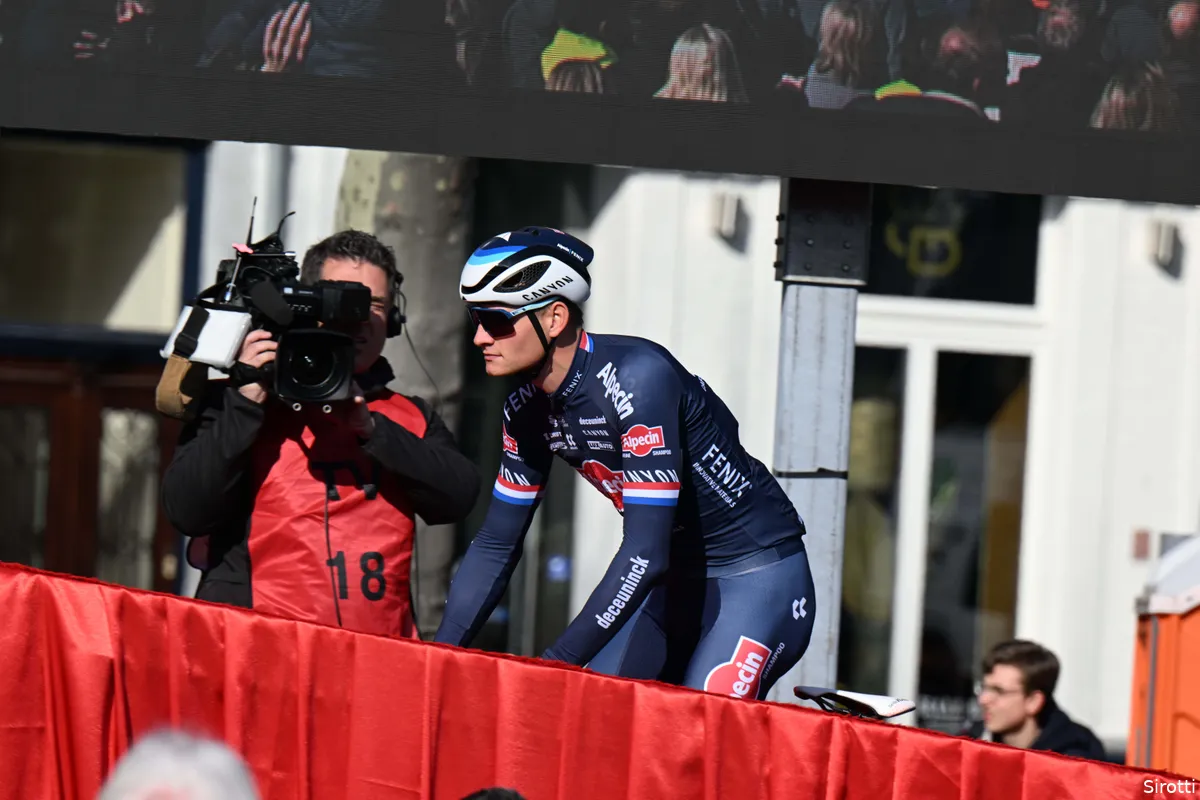 Wielrennen op TV 4 mei 2022 | Ploegenpresentatie Giro d'Italia live op Eurosport!