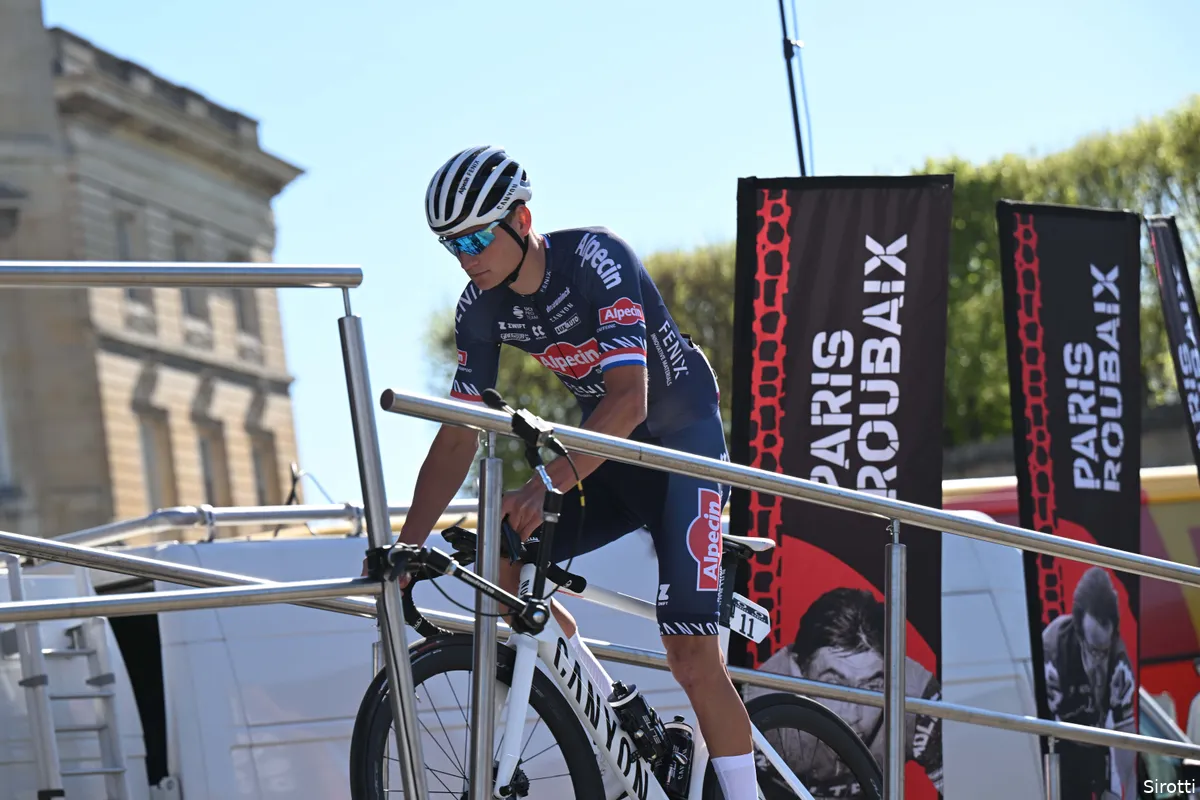 Roodhooft probeert hype rond Van der Poel ietwat te temperen: 'Hij is niet exceptioneel goed'