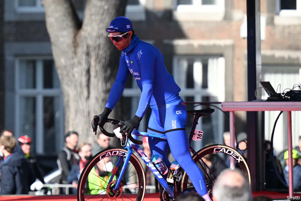 Matthews (zevende) had moeite met regen en kou in Brabantse Pijl: 'Vind ik niet leuk'