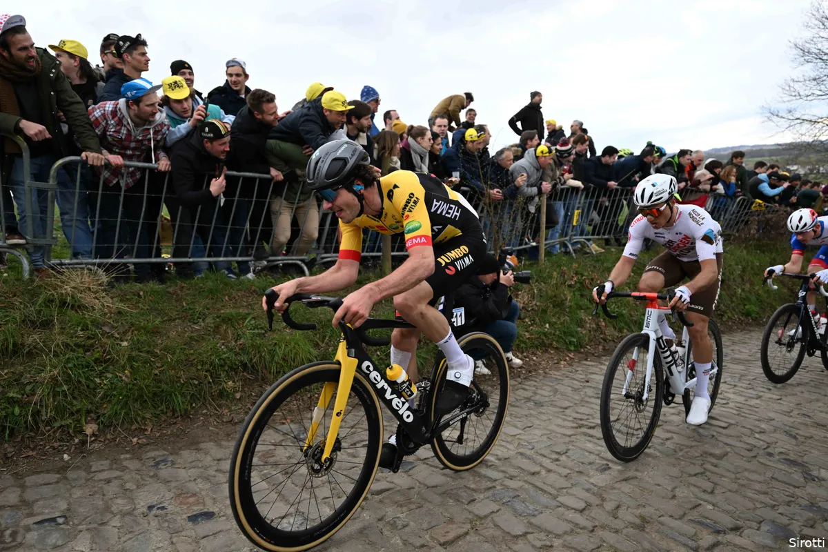 Mick van Dijke liet zich lossen uit de kopgroep om zich te sparen voor de eindsprint: 'Door de hectiek verloor ik mijn positie'
