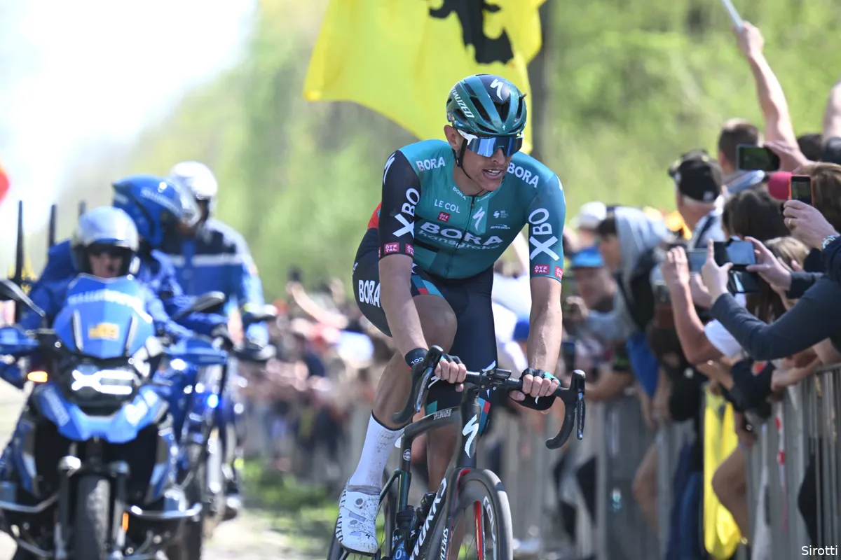 Krachtig ploegenspel BORA-hansgrohe in Rund um Köln: Politt wint, Van Poppel tweede