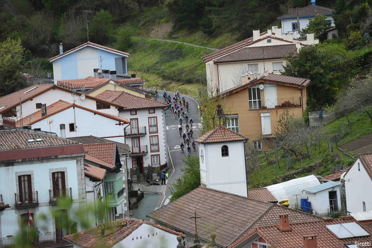 Deelnemers Tour of the Alps 2022 | Twee man haalt de finish niet in tweede rit