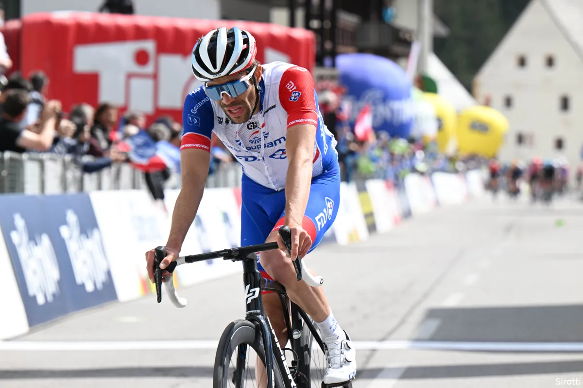 Pinot vecht tegen de tranen na misgelopen ritzege: 'Een overwinning zou mij goed hebben gedaan'