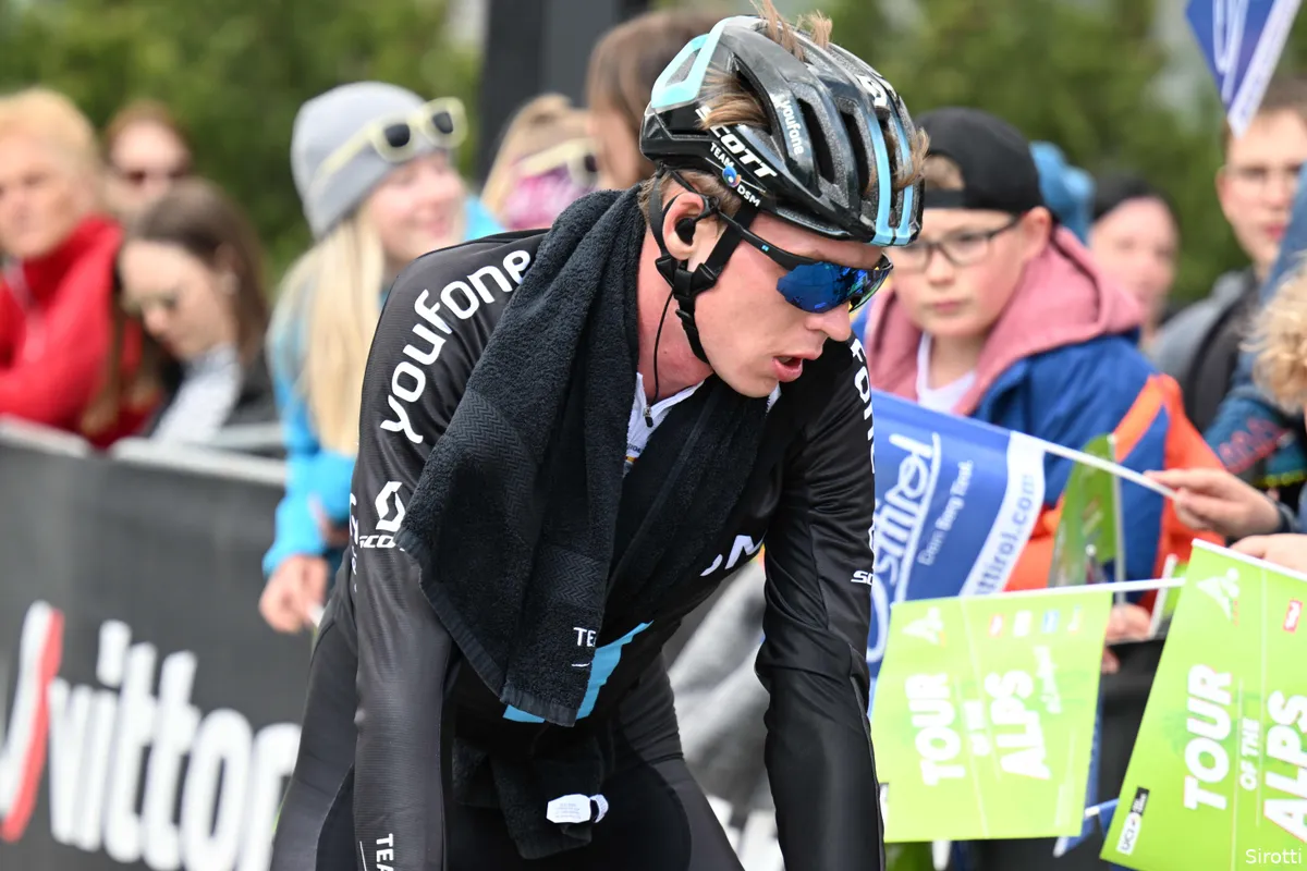 Team DSM heeft dreun van vertrek Arensman nog niet verwerkt: 'We zijn er niet blij mee'