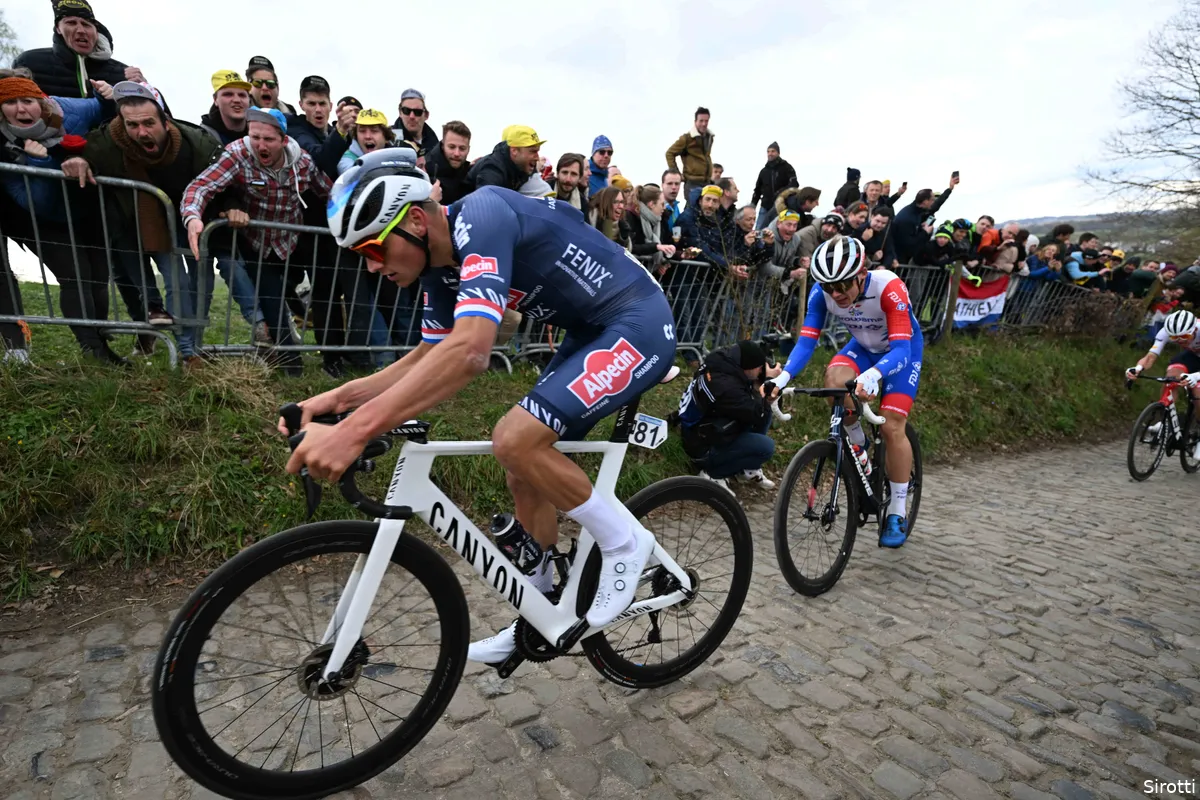 Van der Poel doet het opnieuw in Vlaanderen: 'Was niet meer met Van Baarle en Madouas bezig'