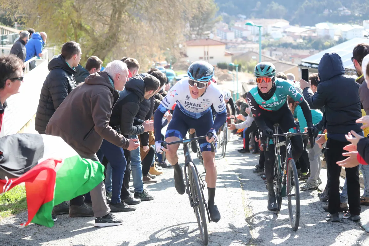 Vlasov verliest dure seconden na botsing met Vingegaard: 'Kan beslissend zijn'