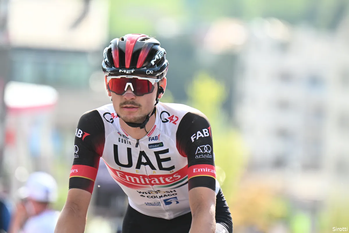 Covi verontschuldigt zich na val Geoghegan Hart: 'Ik hoop dat hij goed herstelt'