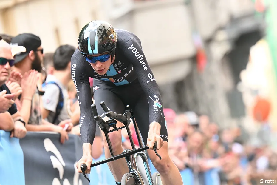 Update | Team DSM bevestigt transfer Arensman naar INEOS: 'Aanbieding die hij niet kon afslaan'