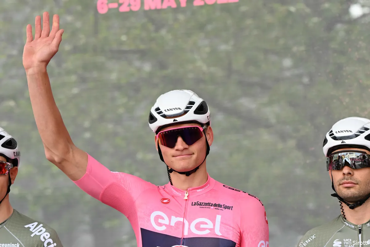 Van der Poel verlegt focus na verliezen roze trui: 'Ritten winnen is nu het doel'