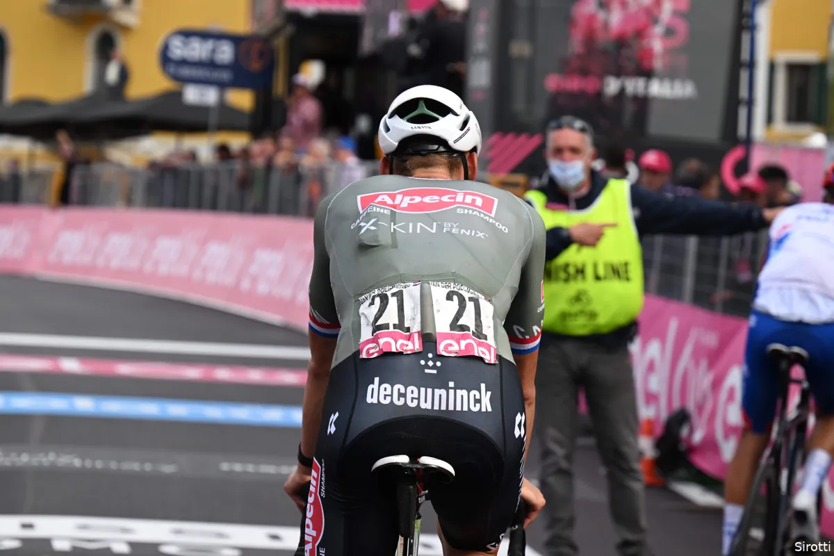 Van der Poel komt als gladiator het amfitheater binnen: 'Hoop klaar te zijn voor de Tour'