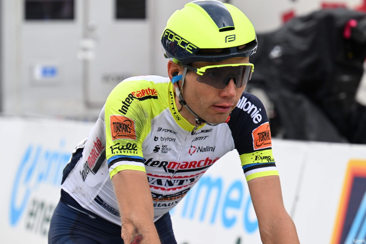 Taaramäe eindigt ondanks kramp als derde in Giro-etappe: 'Had eigenlijk goede benen'