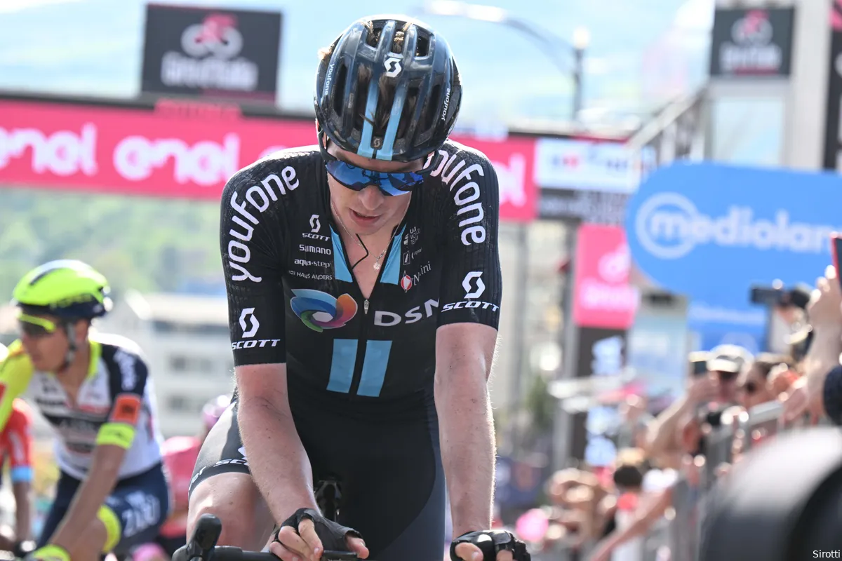 Interview | Arensman wil na problemen in de hitte scoren in de zware slotweek van de Giro