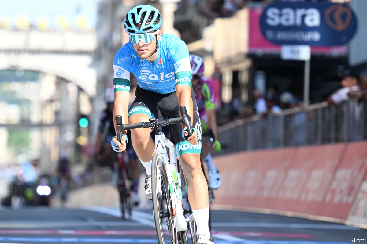 Albanese kan naast sprinten ook klimmen in Giro d'Italia: 'Wist stiekem wel dat de finale lastig voor me zou worden'