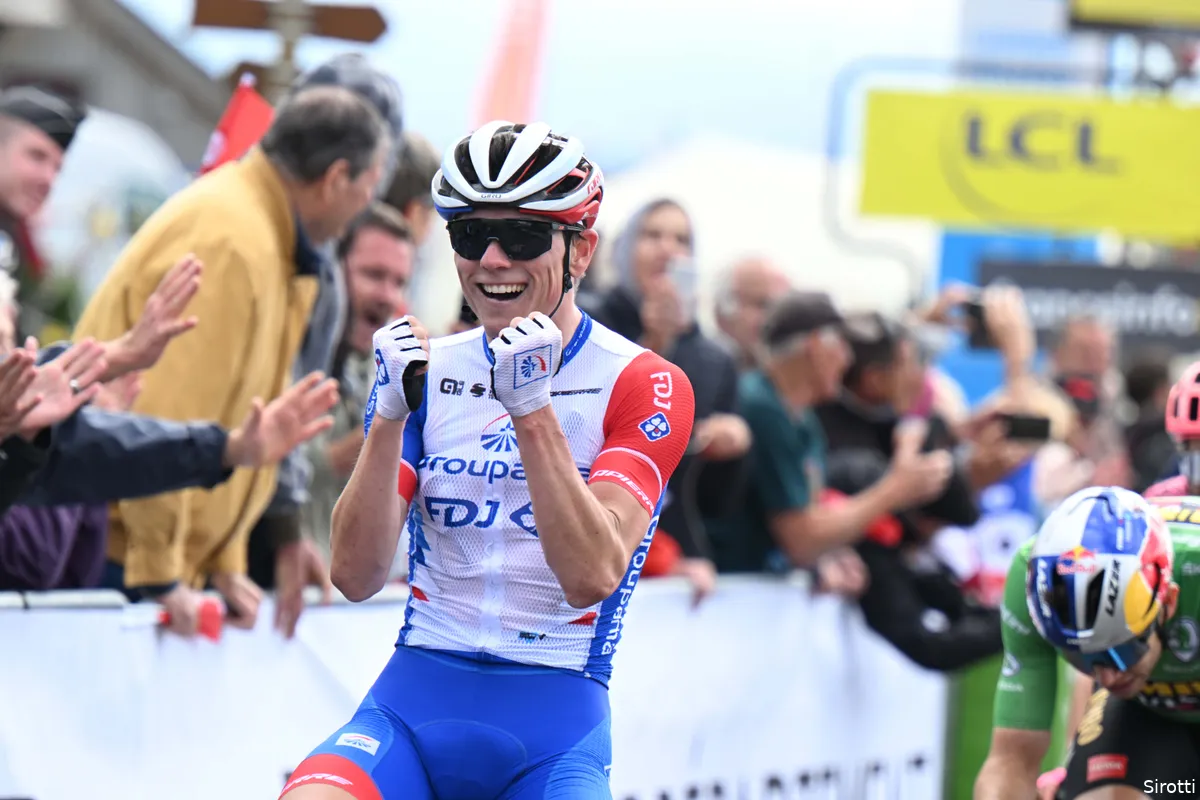 Gaudu wilde Van Aert 'opvreten' in sprint bergop en reageert na afloop: 'Wout the fuck?'