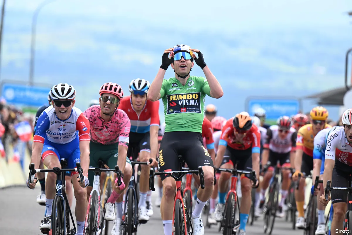 Van Aert noemt zichzelf een 'loser' na te vroeg juichen, maar behoudt humor: 'Gaudu-verdomme'