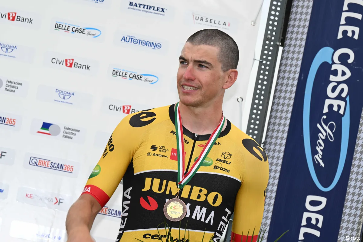 Jumbo-Visma speelt spelletje met rode trui: 'Bijzonder dat we dit zo kunnen doen in eigen land'