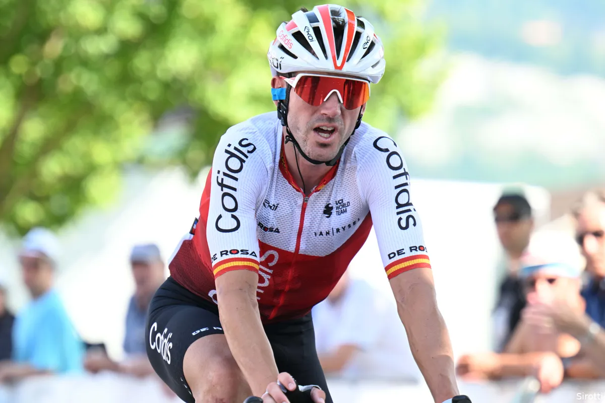 Zegetocht Izagirre wordt helletocht na hitteklap: 'Koers is pas voorbij aan de finish'