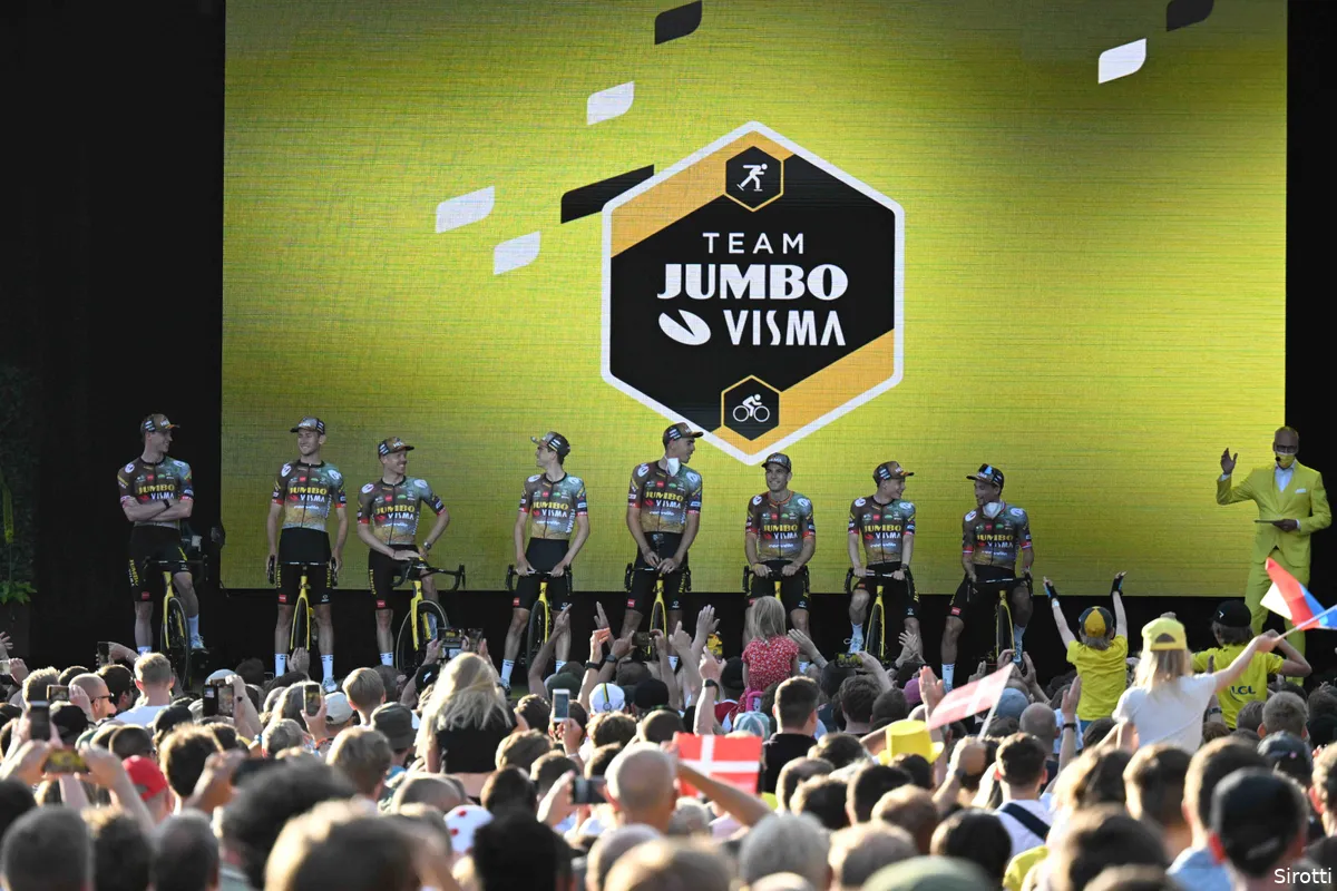 Jumbo blij dat Pogacar geel houdt, ondanks gratis minuut Kämna: 'Daar ging iets niet helemaal goed'