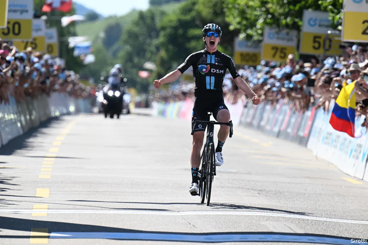 Imponerende Leknessund (Team DSM) blijft peloton voor in tweede rit Ronde van Zwitserland