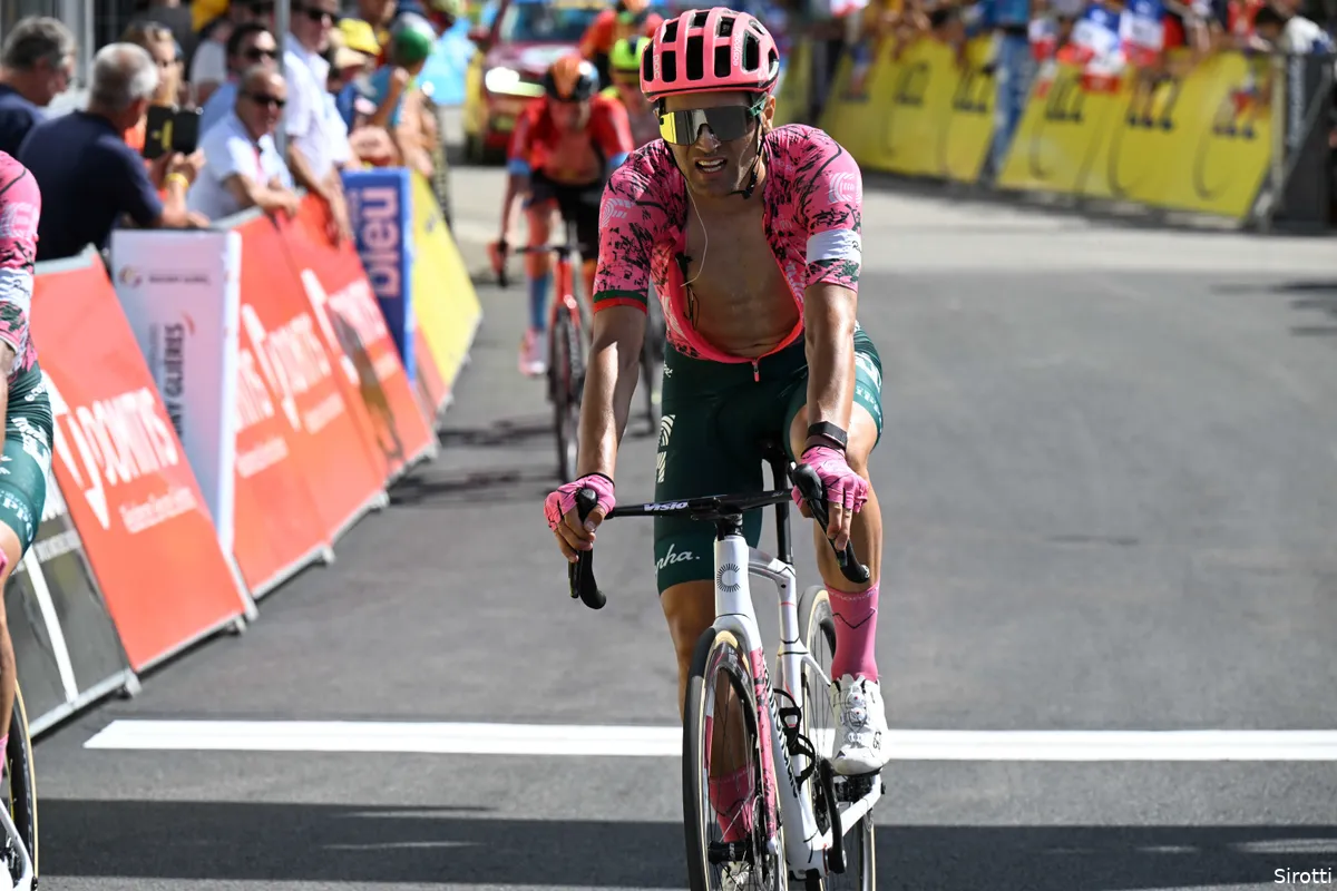 EF-show op Mont Ventoux: Guerreiro en Chaves zorgen voor 1-2'tje, Storer completeert podium