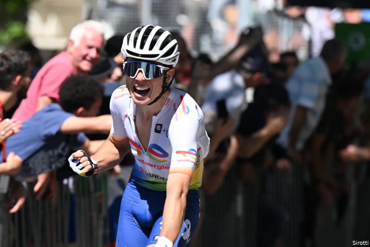 Valentin Ferron mag 67 kilogram kaas op de deurmat verwachten; Fransman wint zwaarbevochte Parijs-Camembert