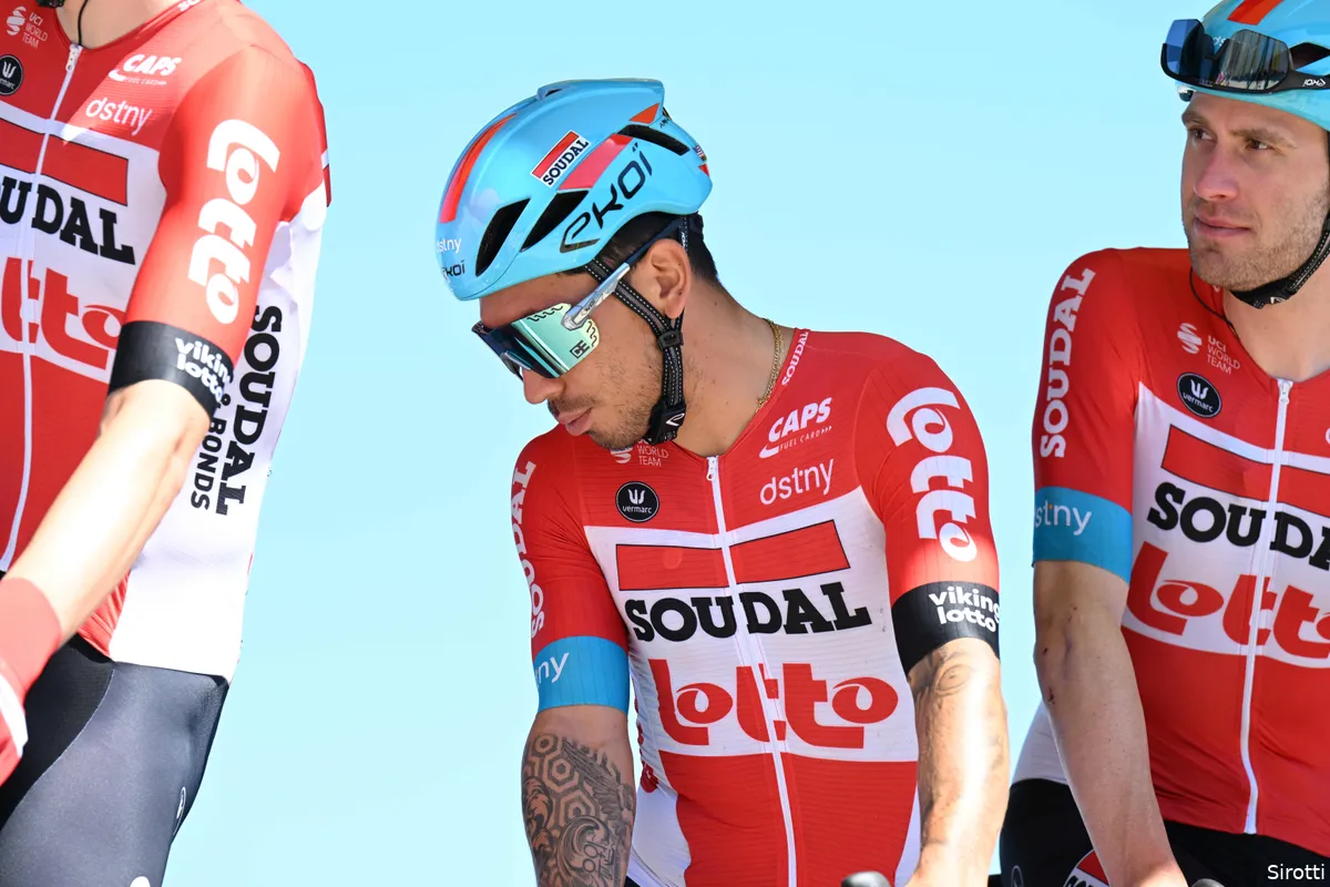 Een finale om U tegen te zeggen: Caleb Ewan sprintte na een lekke band en een te hoog zadel naar podiumplaats