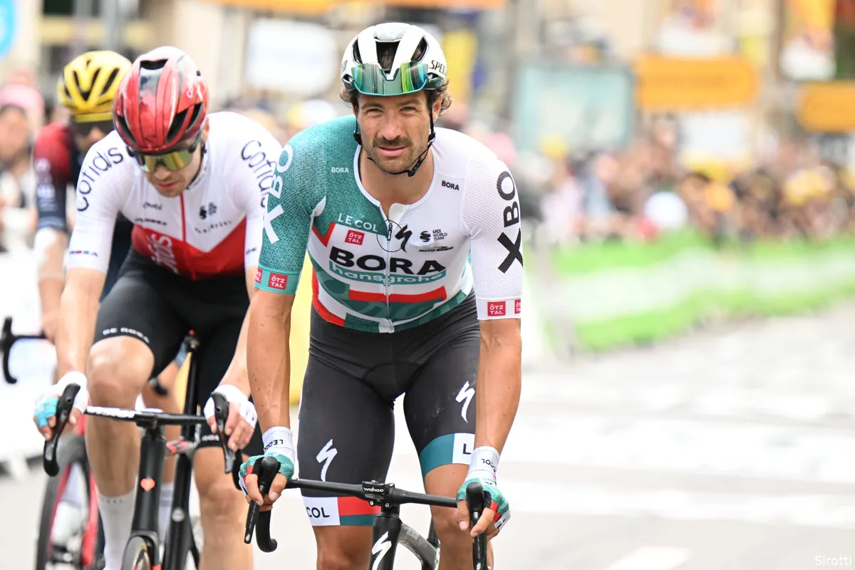 Marco Haller stunt in Hamburg en klopt Van Aert en Hermans in sprint uit late kopgroep