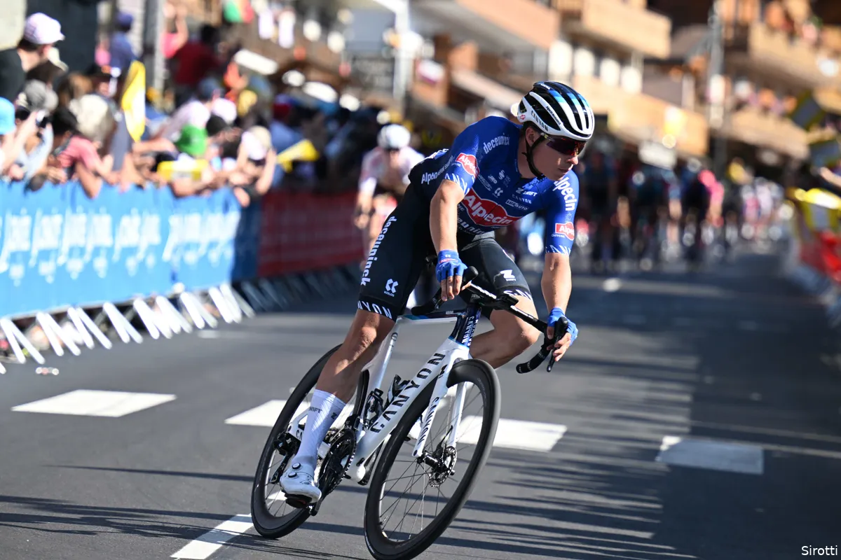 Philipsen triomfeert in Omloop van het Houtland en bedankt Alpecin-Deceuninck: 'Het was kantje boord'