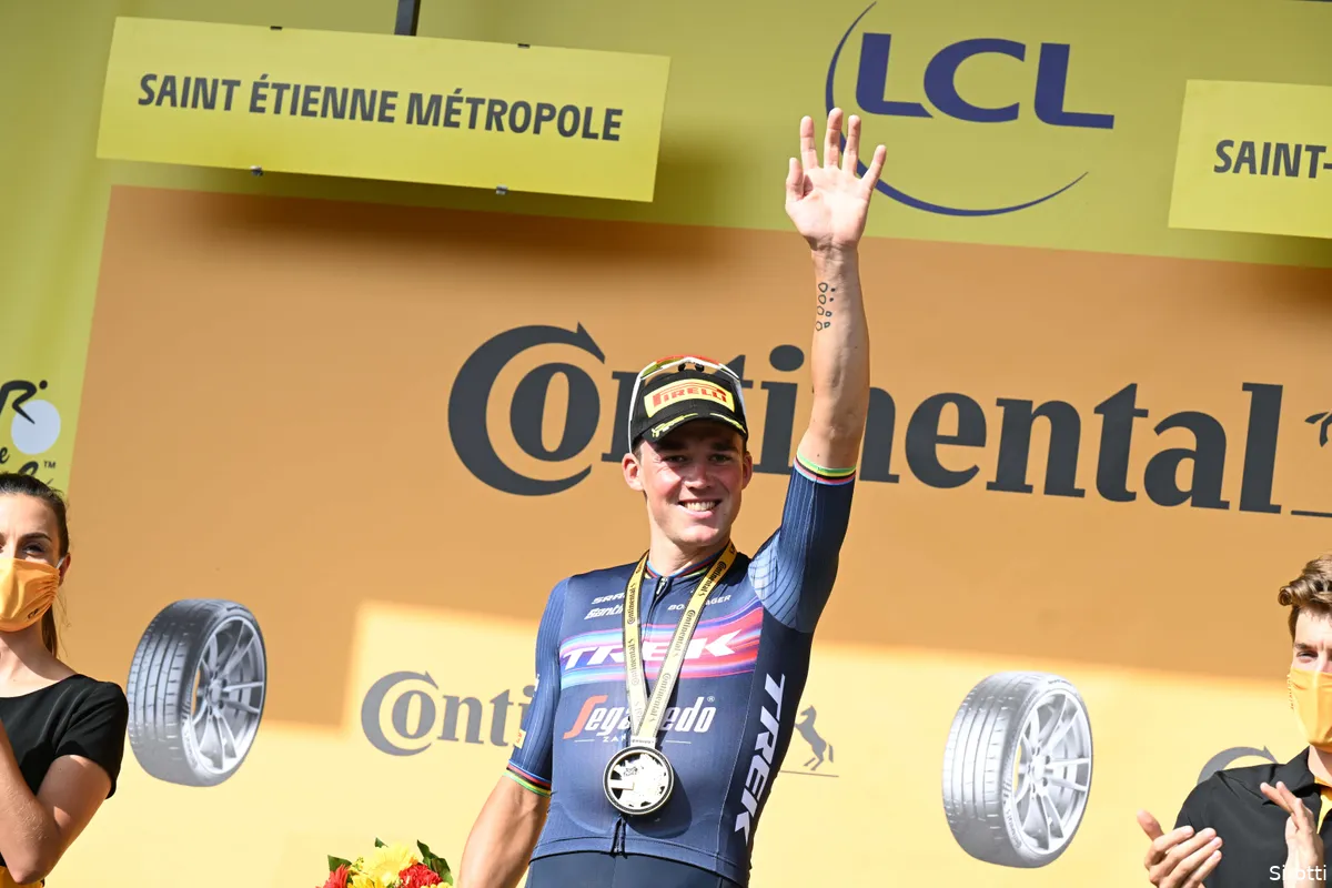 Pedersen stoomt naar etappezege vanuit kopgroep: 'Dacht lang dat het een fout was om mee te zitten'