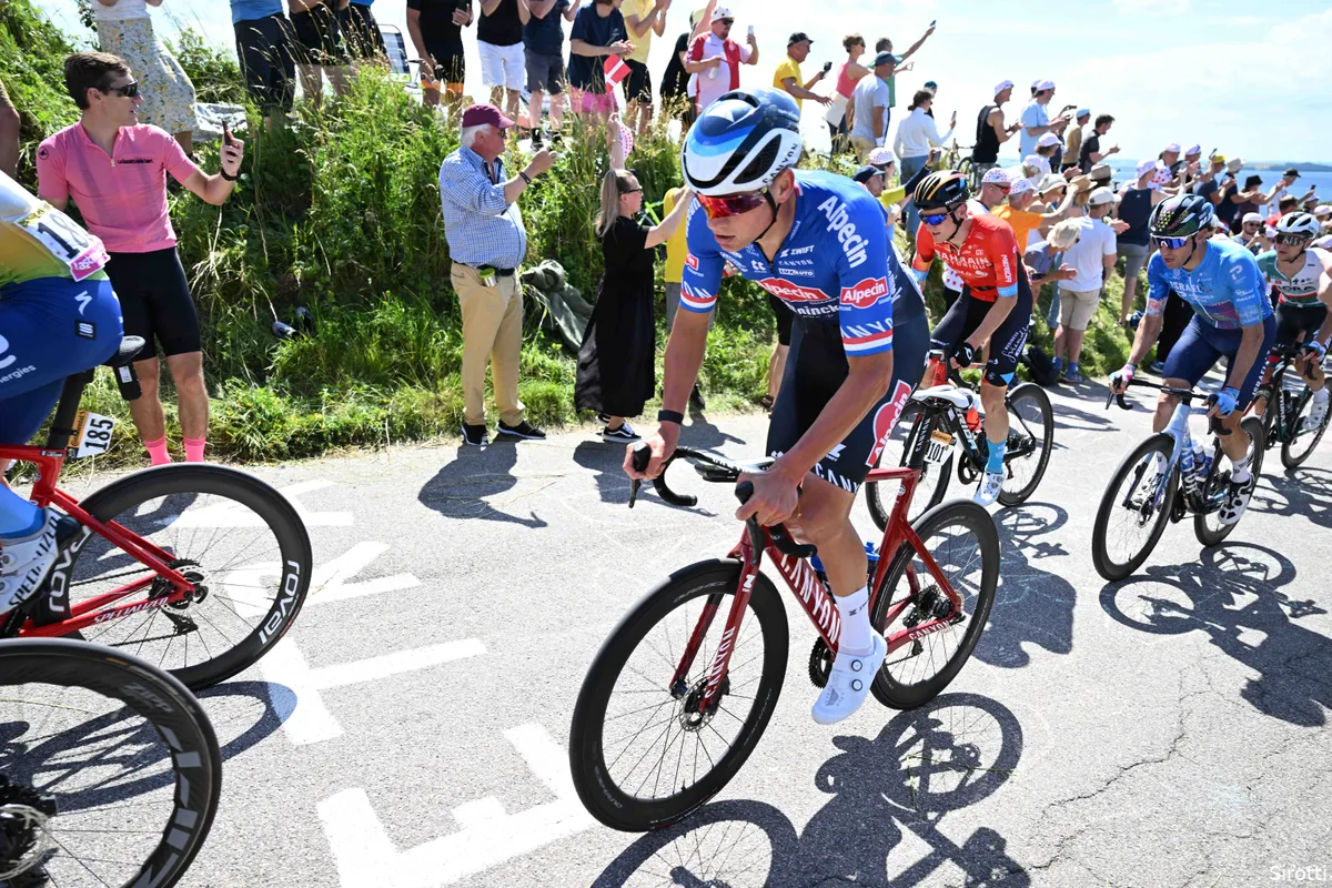 Van der Poel heeft geen corona, maar is toch 'schim van zichzelf': 'Paar dagen afwachten'