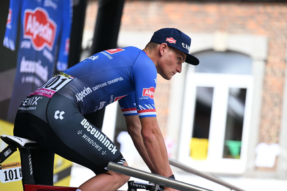 Mathieu van der Poel na opgave in Giro del Veneto op gemakje naar hotel gefietst; alsnog 147 km op de teller