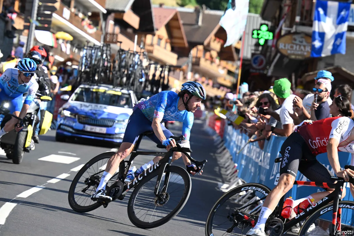 Woods moet herbeginnen na zware val, maar bedankt collega's voor kameraadschap in het peloton