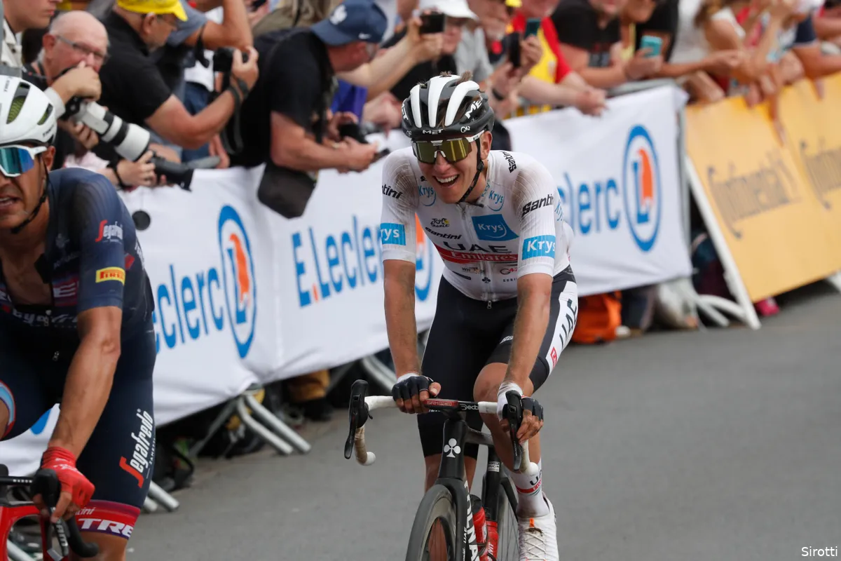 Pogacar rijdt hele dag zonder ploegmaats, maar pakt doodleuk tijd: 'Moeite om niet te lossen'