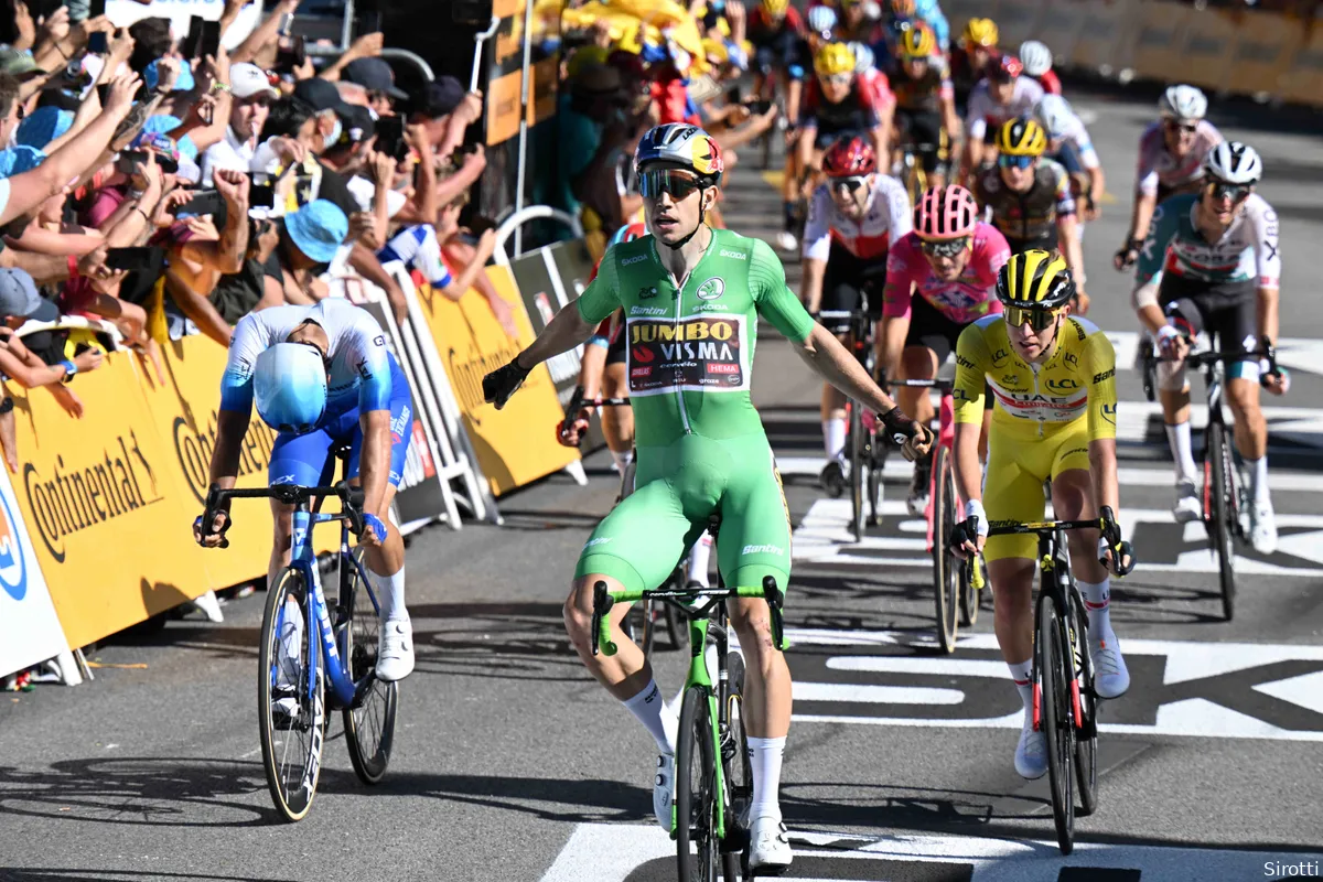 Krachtige Van Aert knalt naar nieuwe Tourritzege, Matthews en Pogacar geklopt