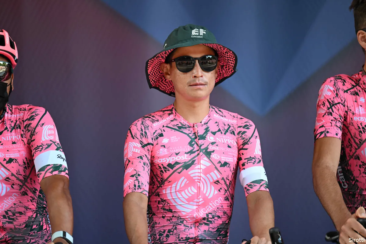 Chaves heeft het moeilijk in Vuelta: 'Het voelt alsof ik de ploeg in de steek laat'