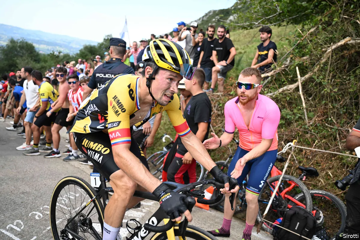 Roglic en López delen tik uit aan rode trui Evenepoel; Carapaz boekt tweede ritzege