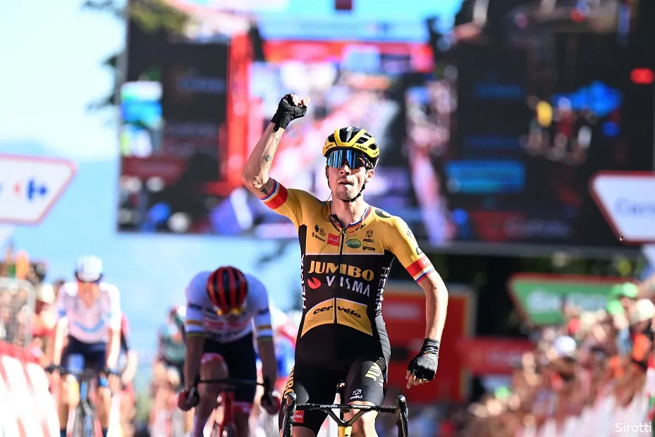 Jumbo-Visma-show gaat maar door: Roglic puncht naar ritzege en neemt leiderstrui over