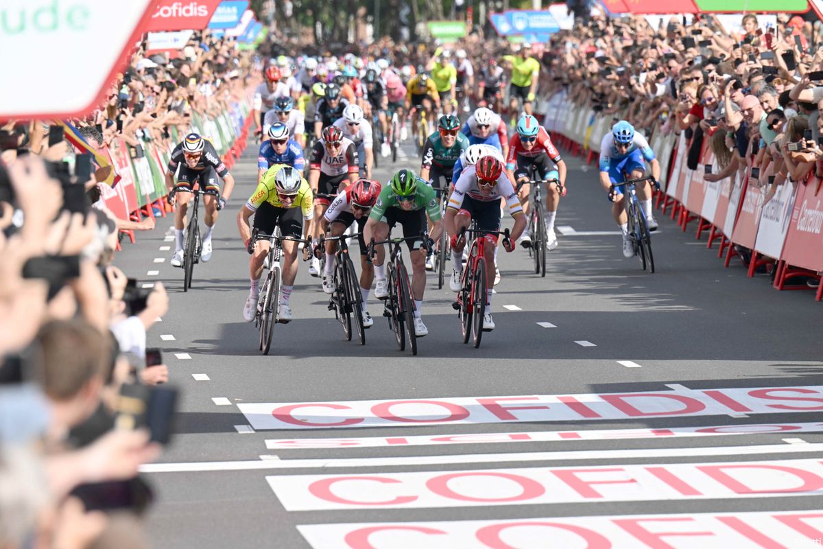 Bennett boekt tweede ritzege op rij in Vuelta; Merlier schiet uit klikpedaal bij aanzet