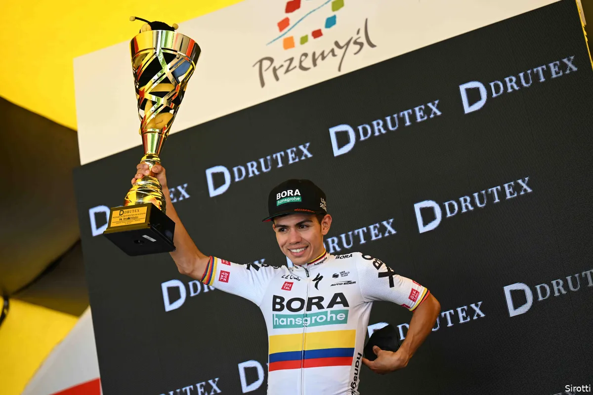 Higuita dankt overwinning in Polen aan jeugd: 'Op training eindigde ik altijd op zo'n bergje'